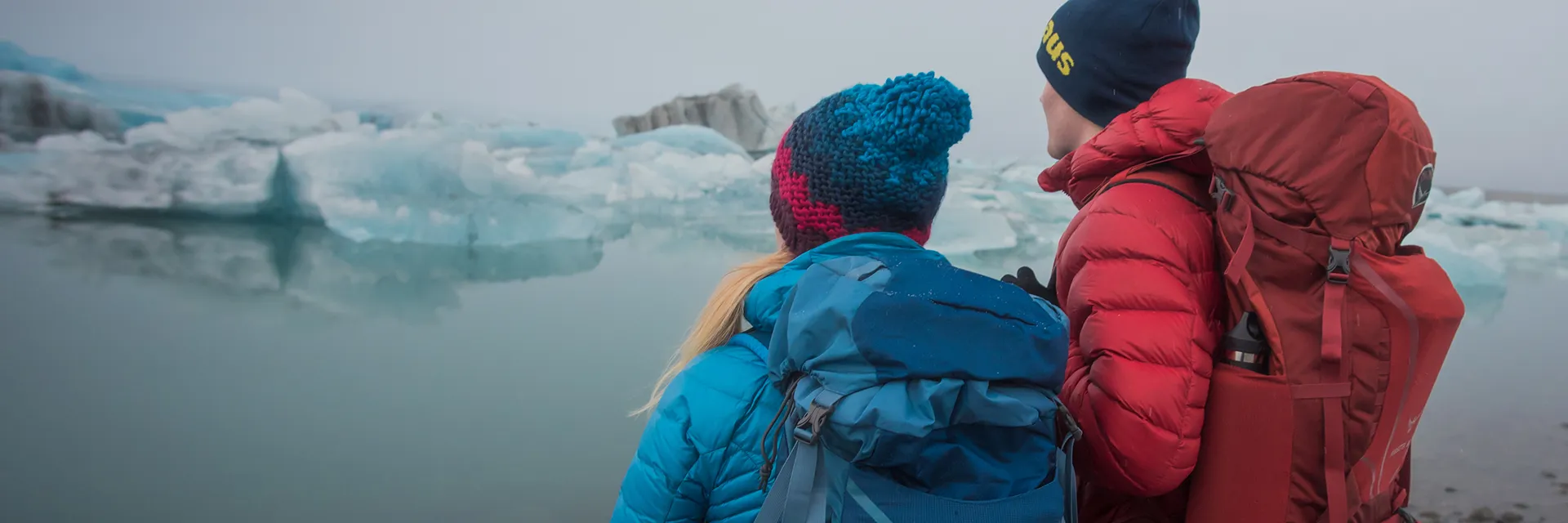 nikwax-couple-down-jackets-backpack-1920px Nikwax Couple Down Jackets Backpack 1920px